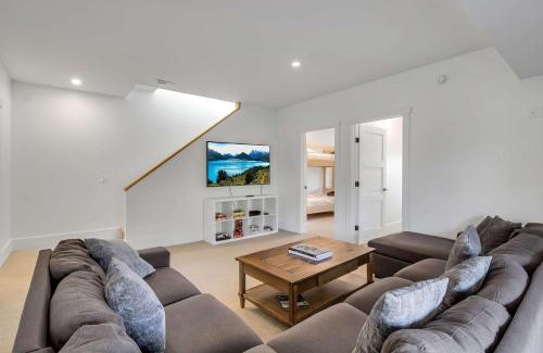 Ellicottville House | Magnificent Chalet Sweeping Views and Hot Tub