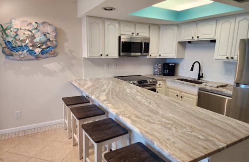 Stuart Condo | Ocean View Condo with Pool and Family-Friendly Amenities