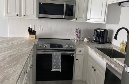 Stuart Condo | Ocean View Condo with Pool and Family-Friendly Amenities