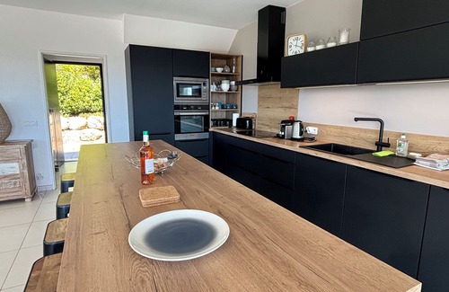 Tarcu House | Exceptional Contemporary Retreat with Breathtaking Views