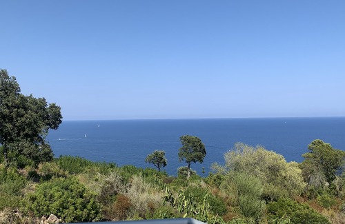Tarcu House | Exceptional Contemporary Retreat with Breathtaking Views