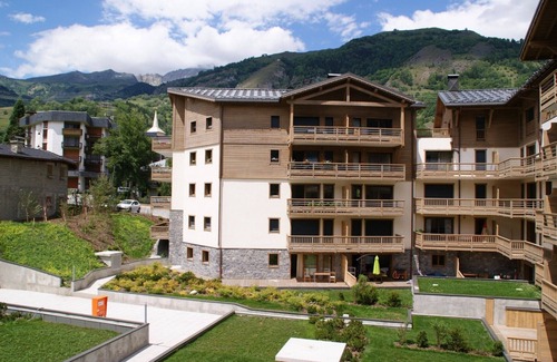 Bourg-Saint-Maurice Apartment | Cozy Apartment for 4 in Bourg Saint Maurice with Pool