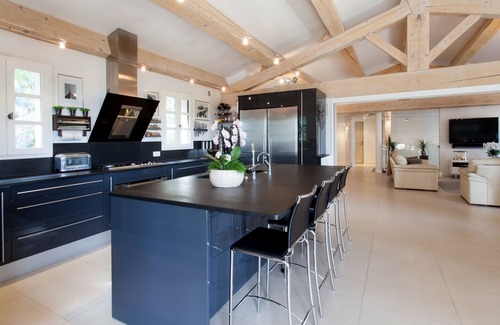 Chateauneuf-Grasse Villa | Idyllic Villa with Pool and Ocean Views - Perfect for Families