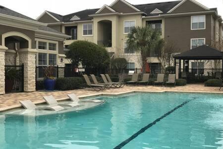 The Woodlands Apartment | Furnished Apartment near Exxon Campus with Pool & Pet Friendly
