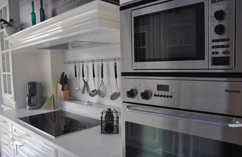 Penzing Apartment | Experience Scenic Views Near Schönbrunn with Pool Access