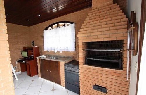 Campos do Jordao House | Welcoming House in Capivari with Scenic Views and Amenities