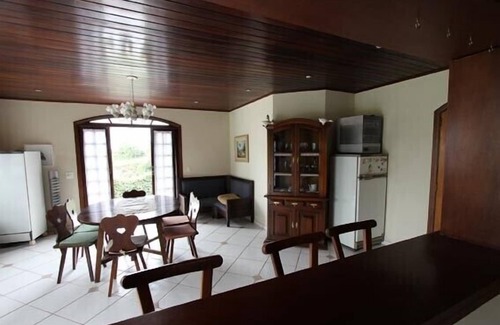 Campos do Jordao House | Welcoming House in Capivari with Scenic Views and Amenities