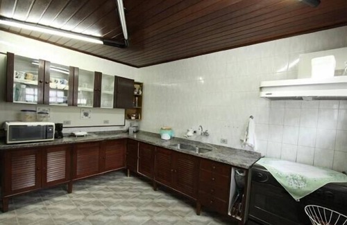Campos do Jordao House | Welcoming House in Capivari with Scenic Views and Amenities