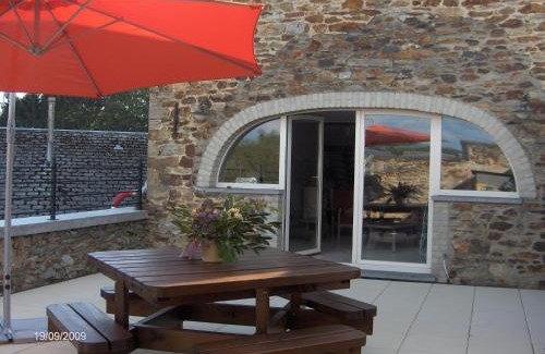 Libin House | Delightful Holiday Home in Libin with Pool & Barbecue