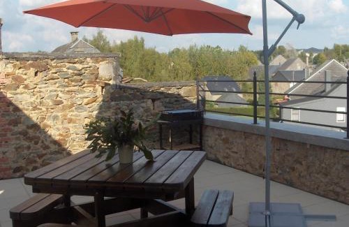 Libin House | Delightful Holiday Home in Libin with Pool & Barbecue