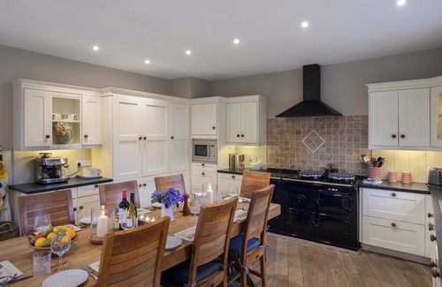 Cloonamanagh Apartment | Discover JOIVY: Scenic Country House on Ireland's Coast