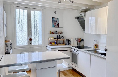Talence House | Elegant Retreat with Private Pool and Family-Friendly Amenities