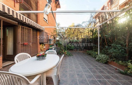Barajas Apartment | Idyllic Garden Oasis in Madrid for 10 Guests - Top Rated