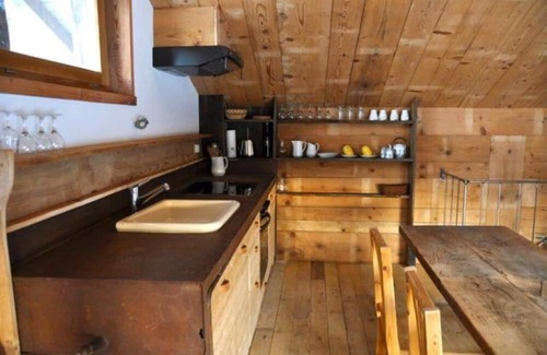 La Tzoumaz Ski Chalet | Charming Chalet on La Gouille à l'Ours Trail, Rated 9.4/10
