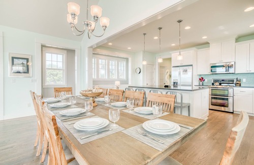 Lincoln Beach House | Oceanfront Bella Beach Home with Hot Tub & Ocean Views