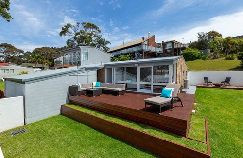 Malua Bay House | Unforgettable Malua Views Steps from the Beach