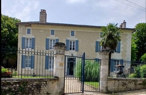 Montboyer House | Magnificent Manor House
