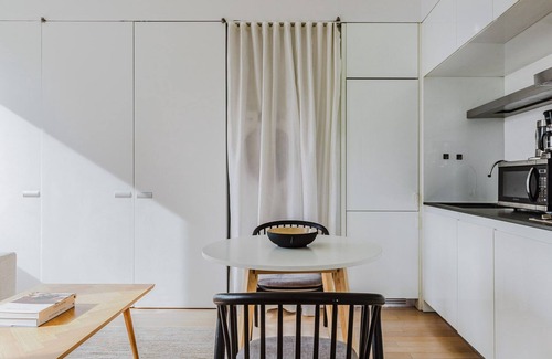 Central New York City Apartment | Magnificent Midtown 1BR w/Gym, Rooftop, A/C & W/D, by Blueground