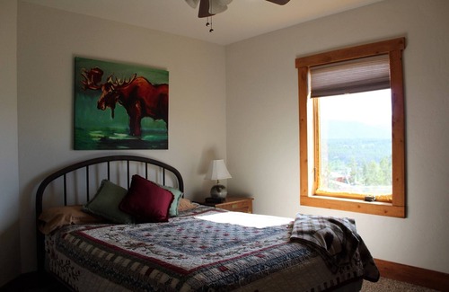 Grand Country Estates House | Idyllic Mountain Cabin with Scenic Views & Top Amenities