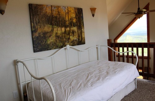 Grand Country Estates House | Idyllic Mountain Cabin with Scenic Views & Top Amenities