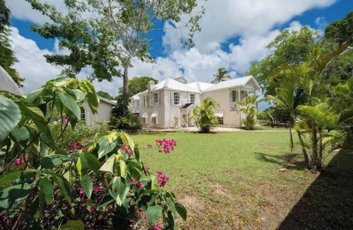 Ivy House | Magnificent Plantation house overlooking the sea