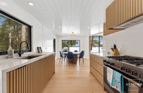 Minett House | Premier Escape on Lake Rosseau with Family-Friendly Amenities