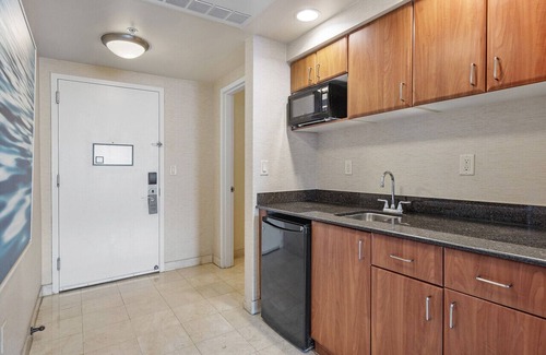 Sunny Isles Beach Hotel | Premier Beach Resort - Studio with City View & Spa Access