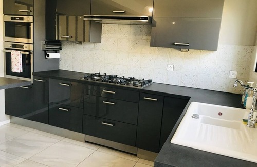 Liffre House | Magnificent spacious house billiards table soccer jacuzzi