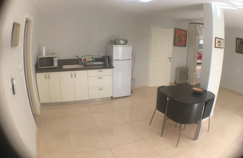 Zikhron Ya'aqov Apartment | Top-Rated Studio in Zichron Yaakov with Breakfast Included