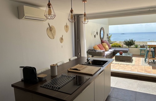 Bandol Apartment | Idyllic T2 Sea View Hotel with Pool & Pet-Friendly Amenities