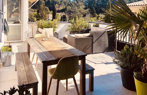 Les Camoins House | Elegant Villa in Marseille with Spa, Ocean View & Terrace