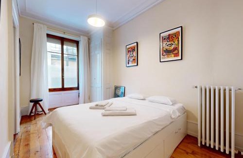 Downtown Geneva Apartment | Elegant Two Bedroom Apartment in a Prime Location
