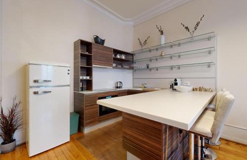 Downtown Geneva Apartment | Elegant Two Bedroom Apartment in a Prime Location