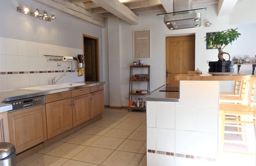 Pont-Saint-Esprit Villa | Idyllic Family Retreat with Private Pool and Ocean View