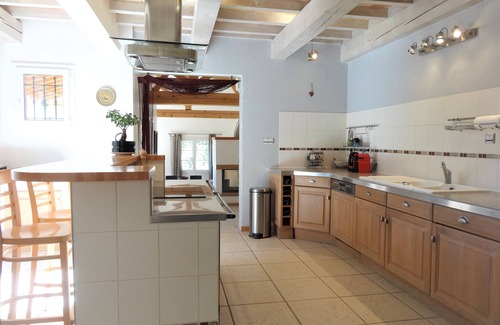 Pont-Saint-Esprit Villa | Idyllic Family Retreat with Private Pool and Ocean View