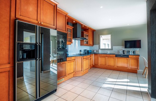 Veyrier-du-Lac Villa | Scenic Villa with Lake and Mountain Views, Rated 10/10