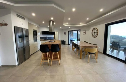 Tarcu Villa | Magnificent Villa with Pool and Mountain Sea Views