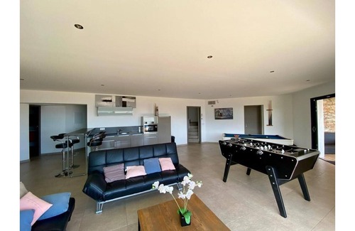 Tarcu Villa | Magnificent Villa with Pool and Mountain Sea Views