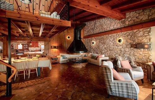 Gojar House | Elegant Renovated Villa in Scenic Granada with Private Pool