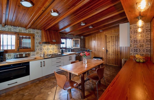 Gojar House | Elegant Renovated Villa in Scenic Granada with Private Pool