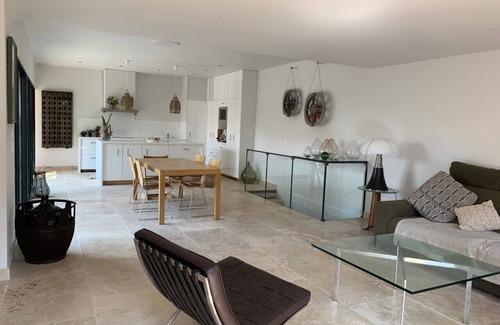 Clapiers Villa | Charming Villa Retreat Near Montpellier with Ocean Views
