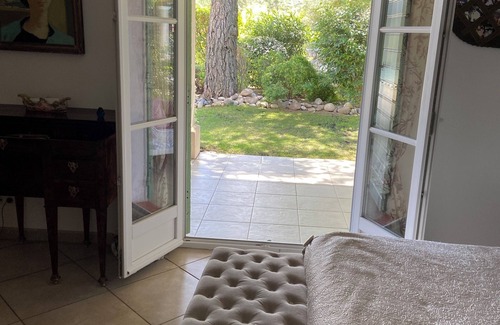 Pont Royal Bed & Breakfast | Golfers' Retreat with Unique Amenities and Scenic Courses
