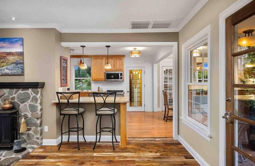 Far West House | Magnificent West Linn Escape on Two Acres, Golf, Hot Tub, Water Feature, 25 Min To Portland
