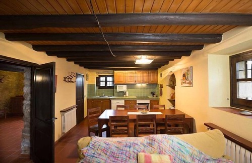 Fontcoberta Cottage | Elegant 19th Century Country House with Pool and Spa