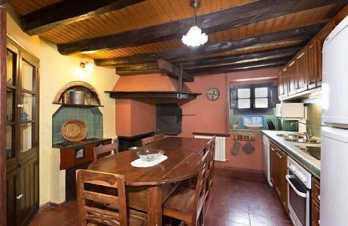 Fontcoberta Cottage | Elegant 19th Century Country House with Pool and Spa