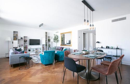 Champs-Elysees Apartment | Elegant 2-Bedroom Retreat with Terrace by Champs-Élysées