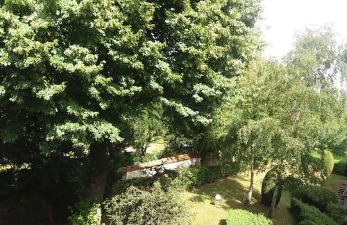 Meudon Apartment | Tranquil 2-Bedroom Retreat Near RER C for Families