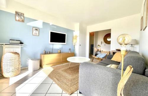 Juan-les-Pins Apartment | Elegant 2P with Sea View, Terrace & Child-Friendly Amenities