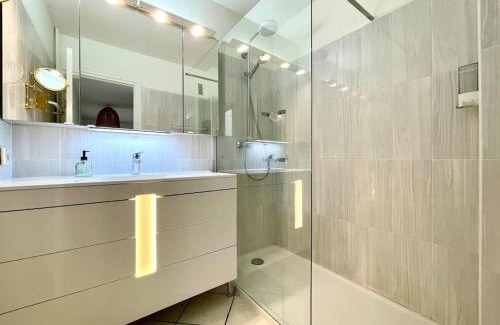Juan-les-Pins Apartment | Elegant 2P with Sea View, Terrace & Child-Friendly Amenities