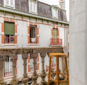 Bagneres-de-Bigorre Apartment | Stylish Renovated Apartment: 4-Star Stay for Families & Pets